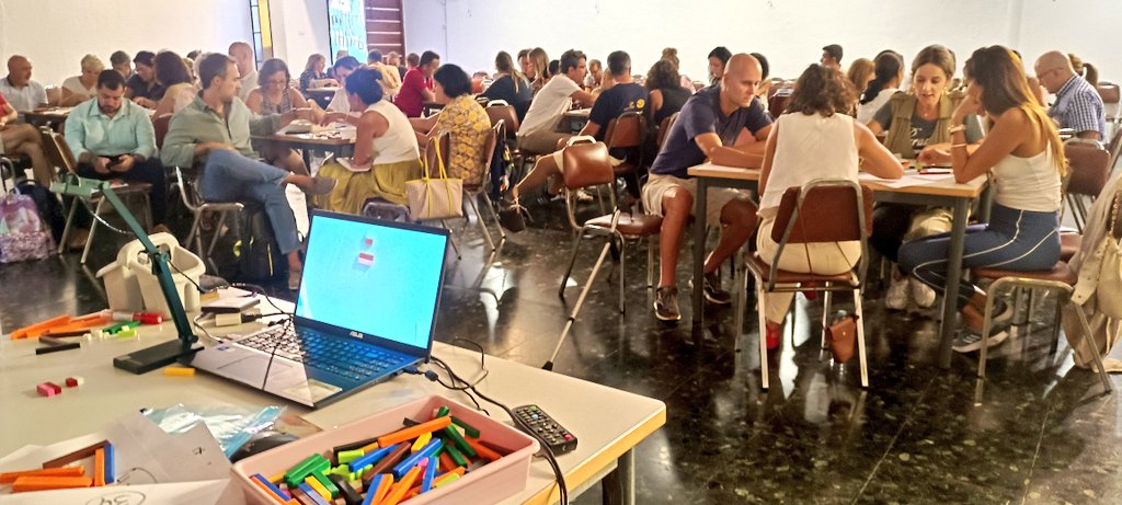 Formaciones 2025-2026
Matemáticas.
Listas de espera de más de 40 personas para apuntarse.
#Algo está cambiando
#TsunamiOAOA