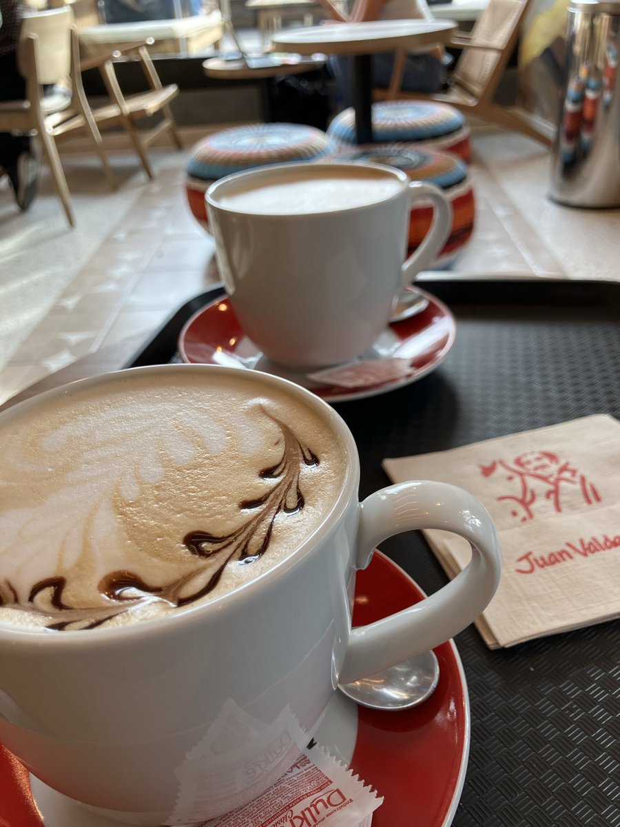 Con un rico café y buena compañía…preparo las “Palabras” para las 19.10hs para contarte dese mi canal TV O, streaming, YouTube @oscarorquera y si te sumas a mi canal, desde ya gracias