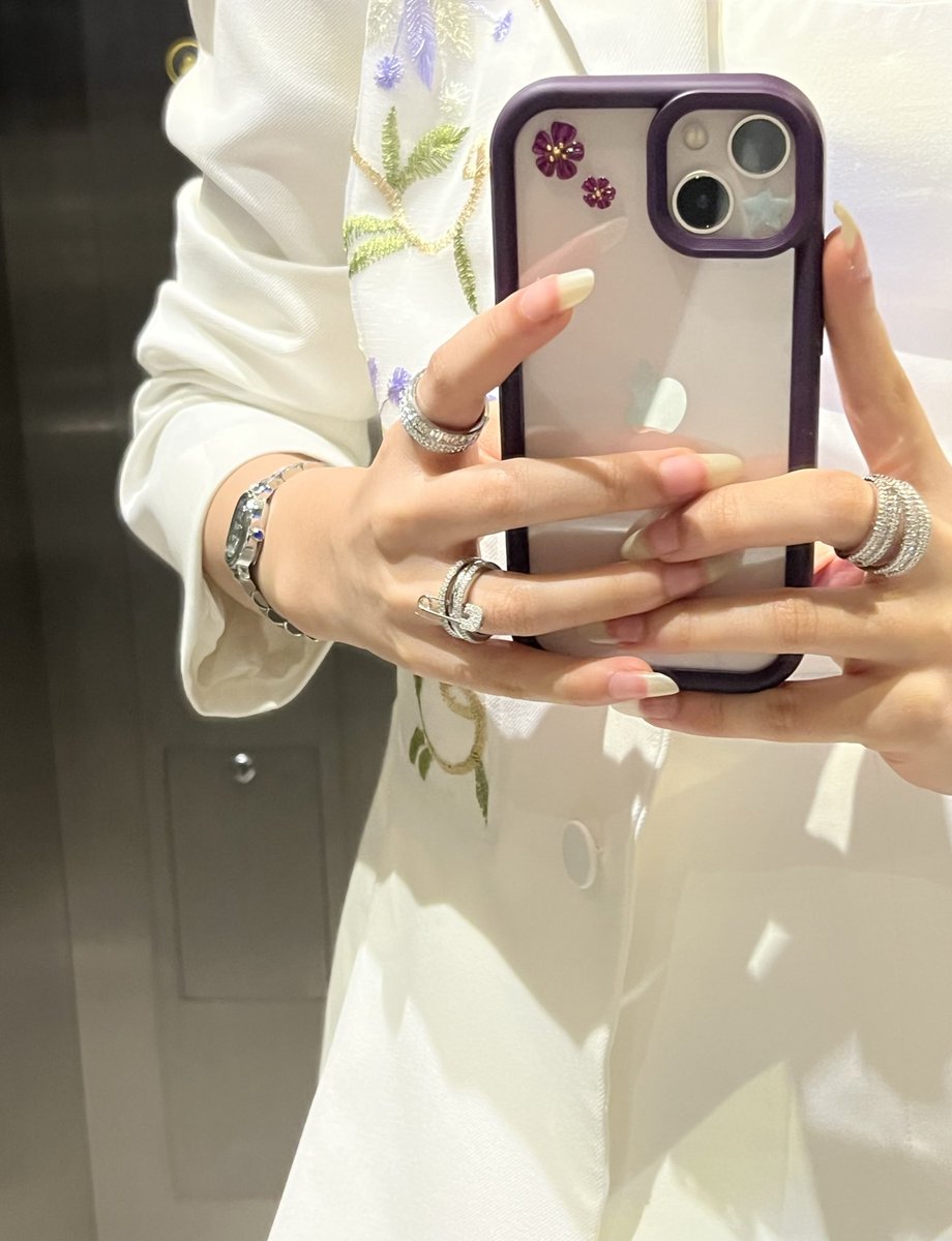 IDTimaa's tweet image. يومي ما يزينن الا من هالفقرة✋🏻