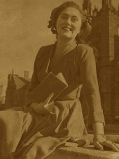 daviddoeswords's tweet image. Born #onthisday1929 Coral Lansbury Australian-born feminist #writer #scriptwriter This was Sylvia (1957) The Bombora (1958) The Court of Angels (1959) actor academic U.S. based from 1969 wrote #Fiction Ringarra (1985) + Sweet Alice (1986) & Felicity (1987) best-known #novel was…