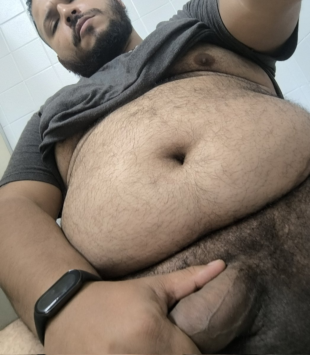 Keep going boy these sweaty balls wont get wet by themselves😈