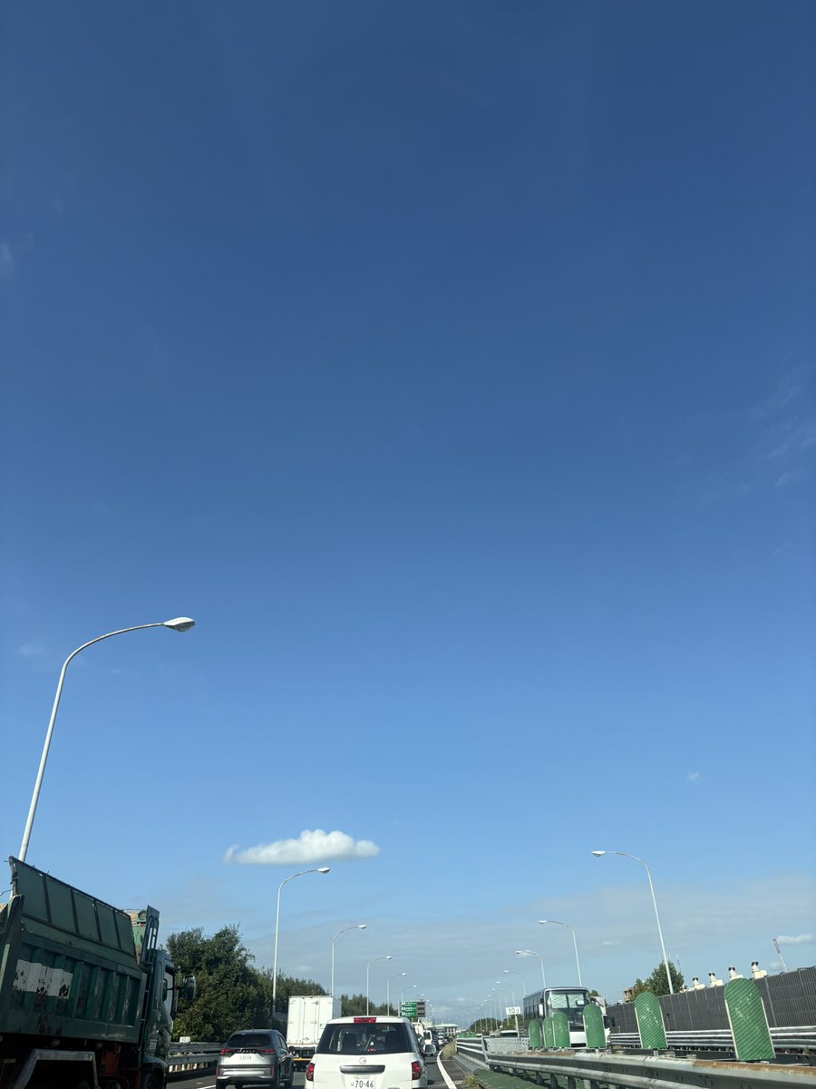 umu_designInc's tweet image. 朝高速で早速渋滞につかまる…🚗

さて、明日明後日で、
試飲会も最後です。🍵
ぜひお立ち寄りください☆彡

#umudesignInc.
#世SOU
#丗SOU
#京都蔦屋書店
#日本茶