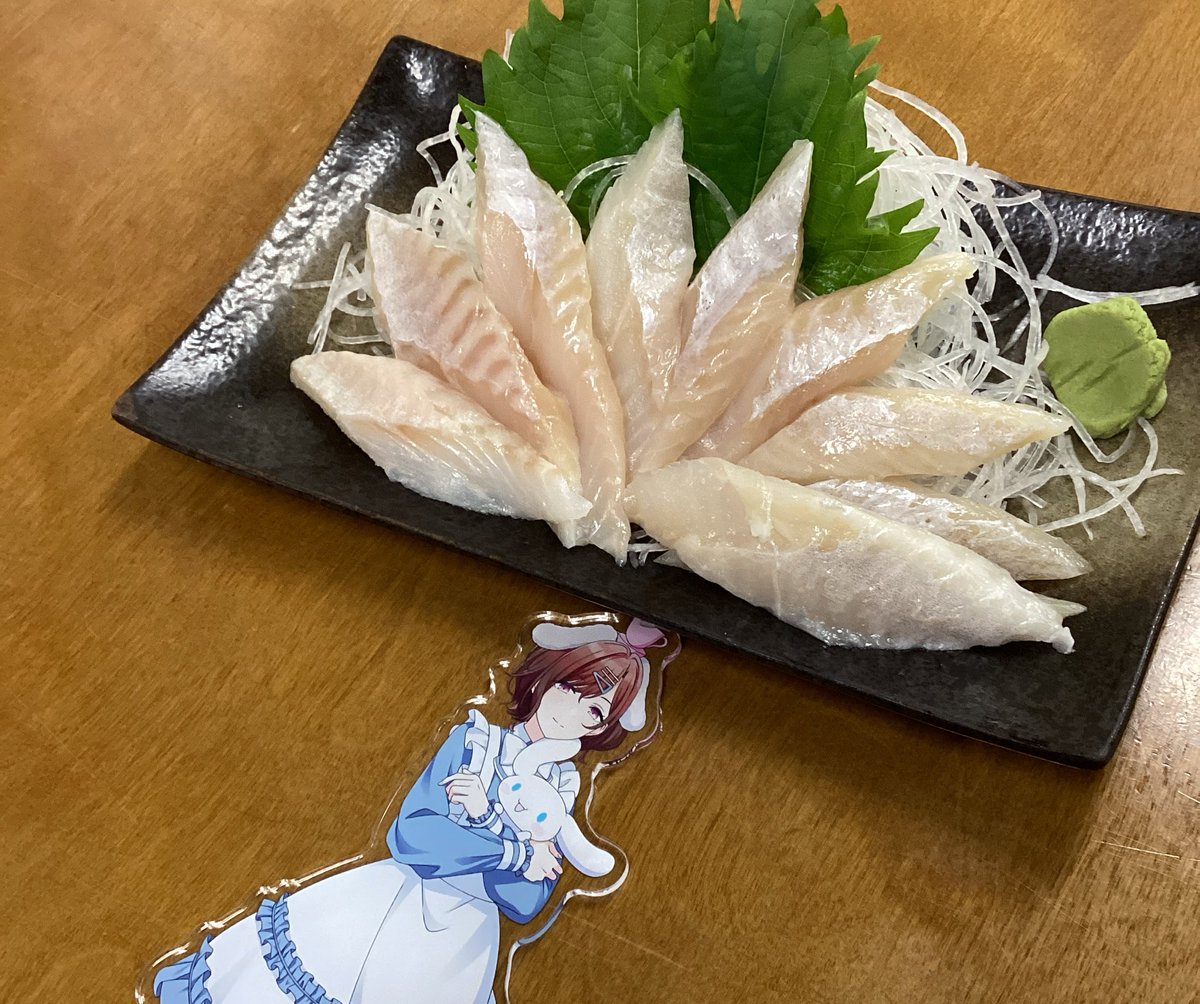 icmcawolu's tweet image. 小樽で海鮮丼食べるの初めてだ
ウニがちゃんと美味い！
あと、北海道でしか獲れないらしい八角の刺身
