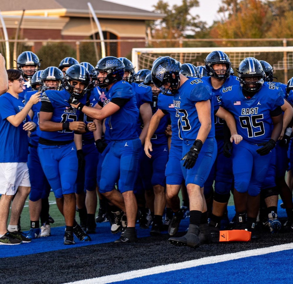 Lincoln-Way East Senior Jonas Williams Breaks Illinois All-Time Passing Touchdown Record lw210.org/o/east/article…