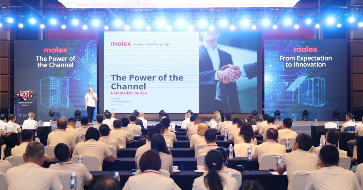 MolexConnectors's tweet image. Distributors and colleagues gathered at the APS Distributor Conference to share insights, spark ideas and make connections. The collaborative atmosphere left attendees with knowledge and confidence in a united vision. Discover trends and what’s next. molex.io/4nLELA7
