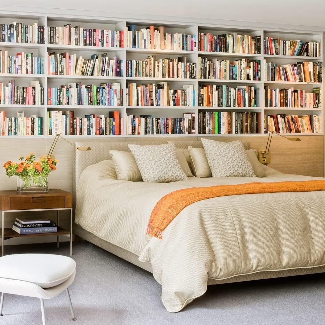 "Une chambre sans livres est comme un corps sans âme." 
Cicéron