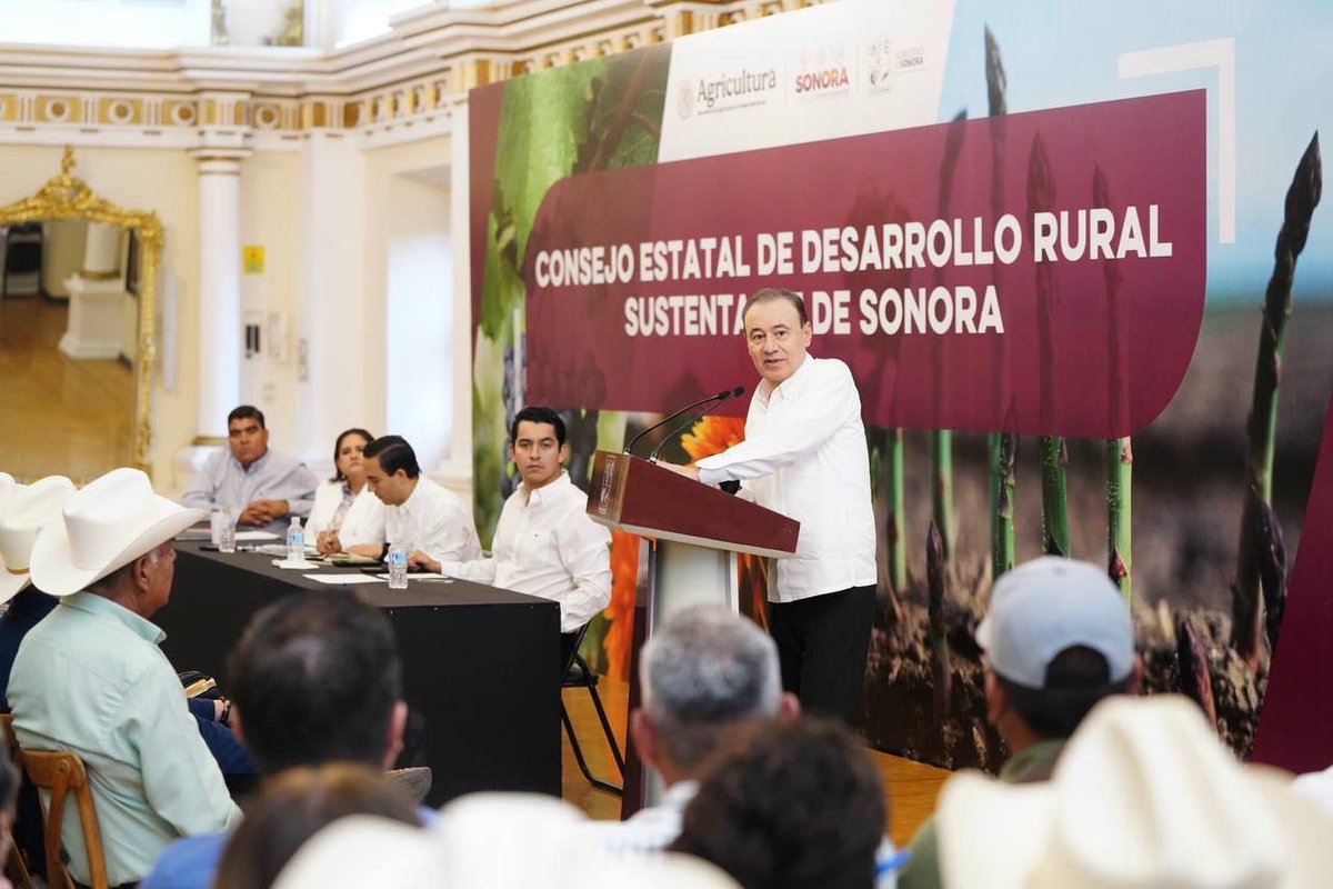 AlfonsoDurazo's tweet photo. En Sonora, nuestro compromiso con el campo es firme, por eso junto con el Consejo Estatal de Desarrollo Rural Sustentable, trabajamos juntos para construir políticas que fortalezcan el campo y protejan nuestros recursos naturales.🌾

•Por un desarrollo que cuida la tierra.
•Por un Sonora que crece con visión sostenible.
•Por las y los sonorenses de hoy y de mañana.