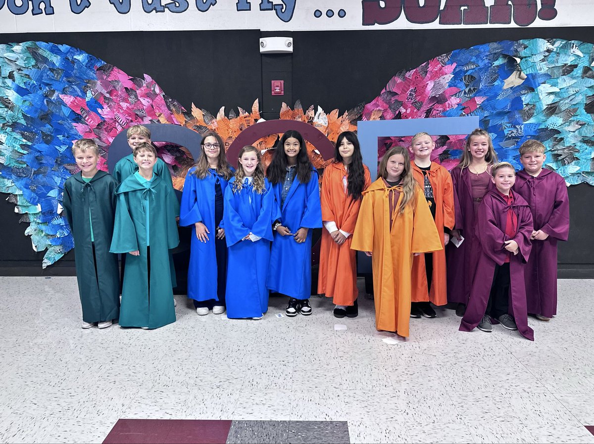 Introducing our Student House Leaders for 25-26 🧡💚❤️💙#scesoars