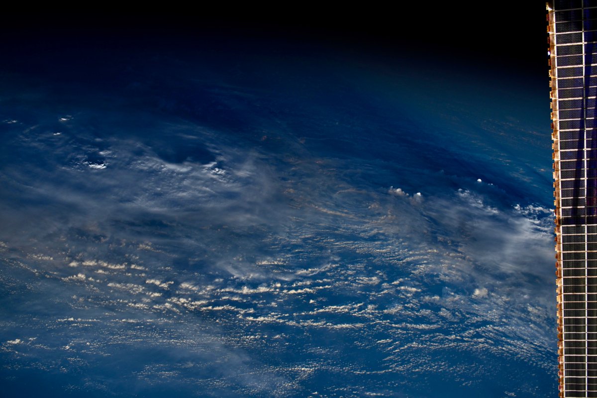 Astro_Kimiya's tweet image. 先ほど日本の東側を通過しました。 台風22号は遠ざかっていきましたね。 ただ、南には台風23号がいるので、今後も油断できません。 ISSにセンサーをIRに改造したカメラがあると聞き早速使ってみましたが、もっと勉強&amp;amp;訓練が必要です。(23号、22号の写真で2、4枚目がIR)