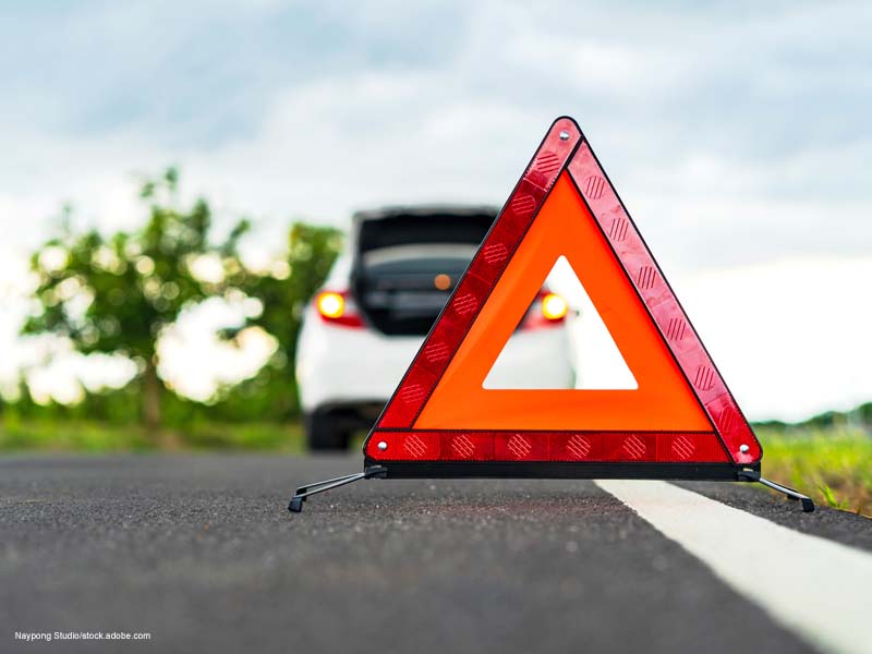 Land_Line_Mag's tweet image. Drivers move over for flashing lights — but what about everyday motorists stuck on the shoulder? Several states are rethinking who deserves protection under “move-over” laws.

Here’s where the push to expand the rules is gaining traction: landline.media/states-expand-…