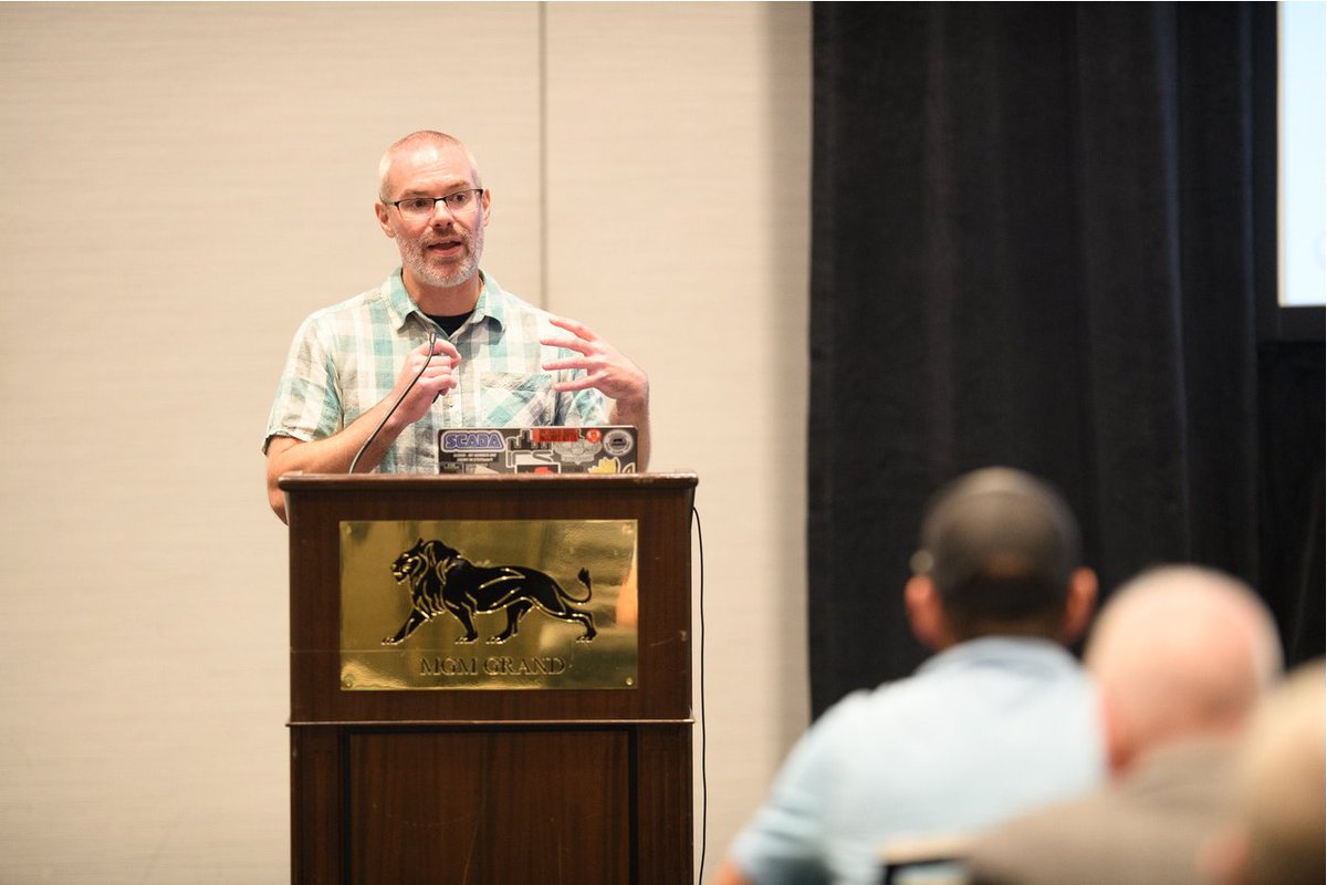 NERC_Official's tweet image. #GridSecCon2025 day two continued with a panel on the role of U.S. and Canada electricity trade in supporting a reliable North American grid, followed by afternoon breakout sessions covering crisis communications, the use of #AI in energy security, and more.

📷: Justin Cox