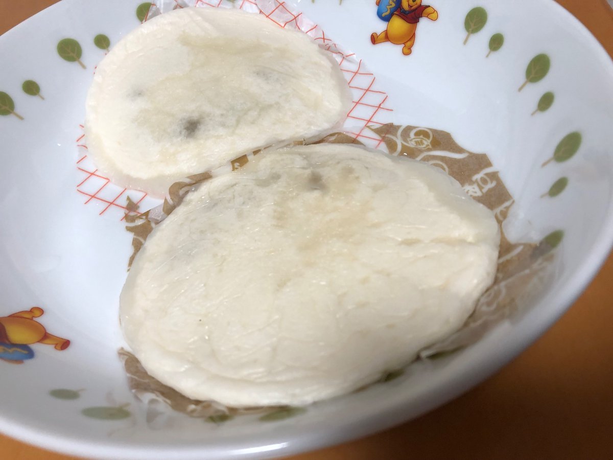 ふんわりかけたはずのラップが、肉まんとカレーまんを圧縮したことをここにご報告させていただきます😫