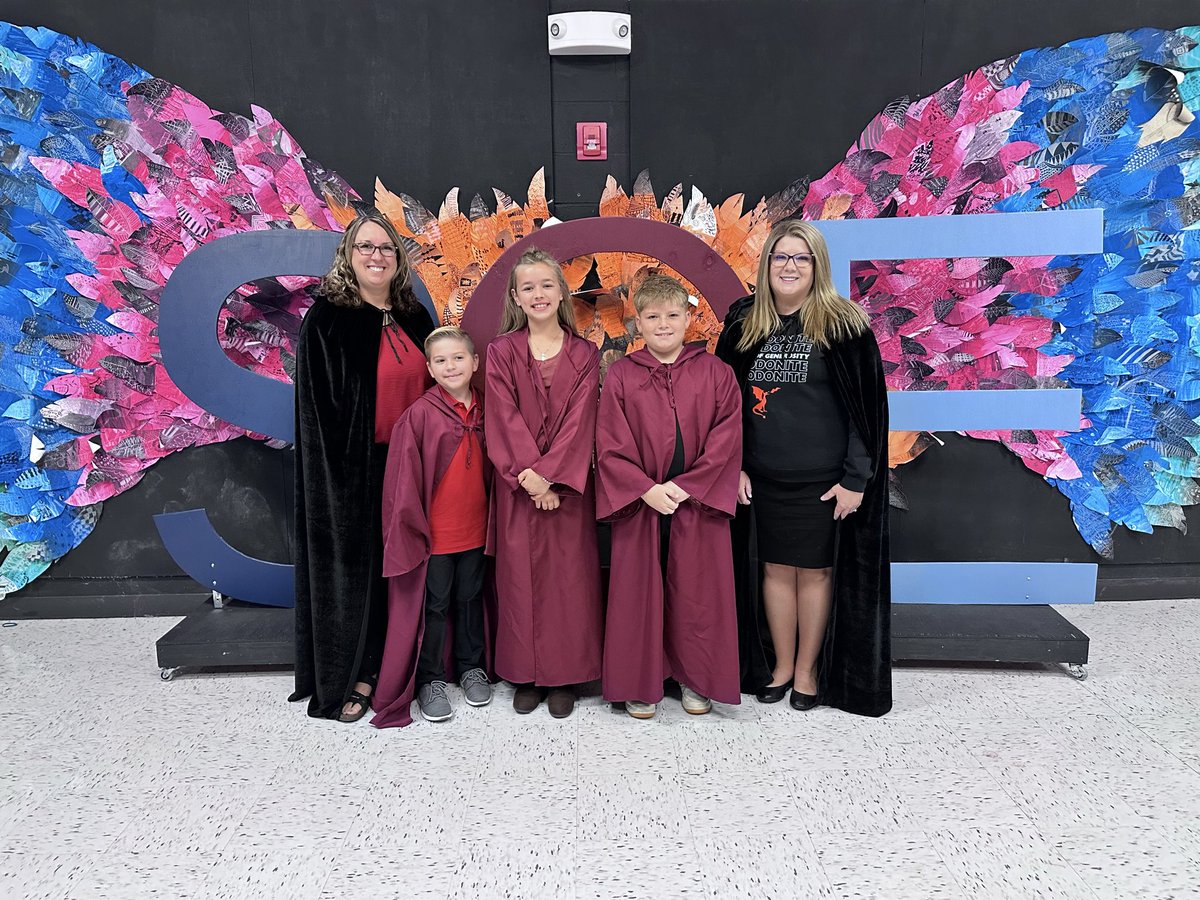 SCE_Principals's tweet image. The office and teacher house leaders can’t wait to begin helping develop leadership skills in our student house leaders. #scesoars