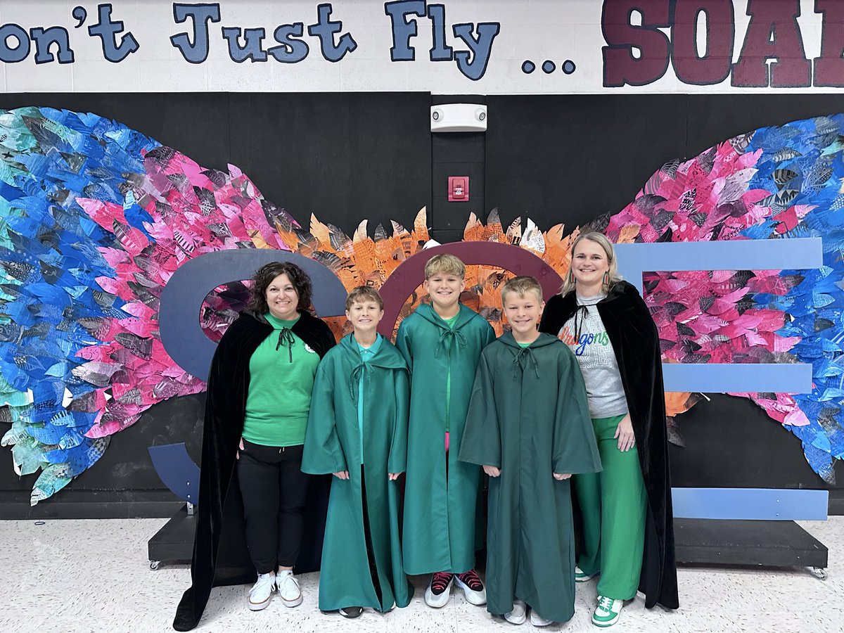 SCE_Principals's tweet image. The office and teacher house leaders can’t wait to begin helping develop leadership skills in our student house leaders. #scesoars