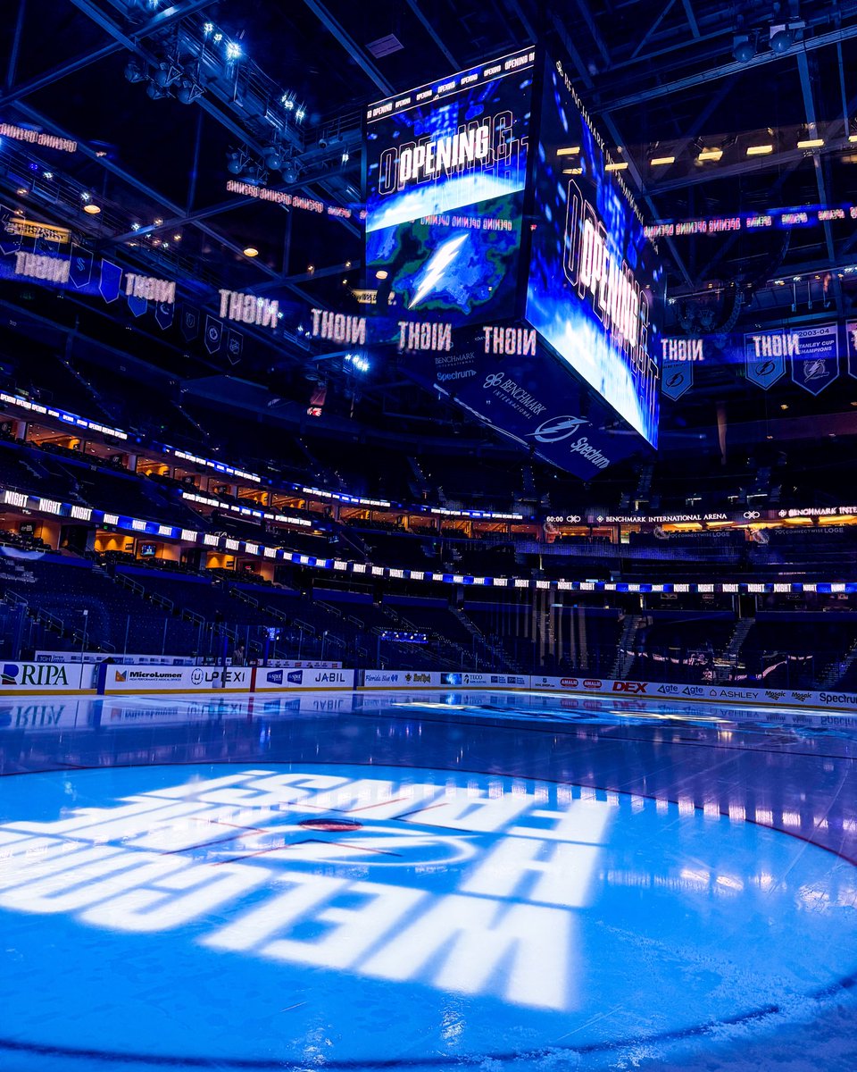 Diandra_loux's tweet image. Opening Night! 🏒🤩
Grateful to be back again this season #GoBolts
