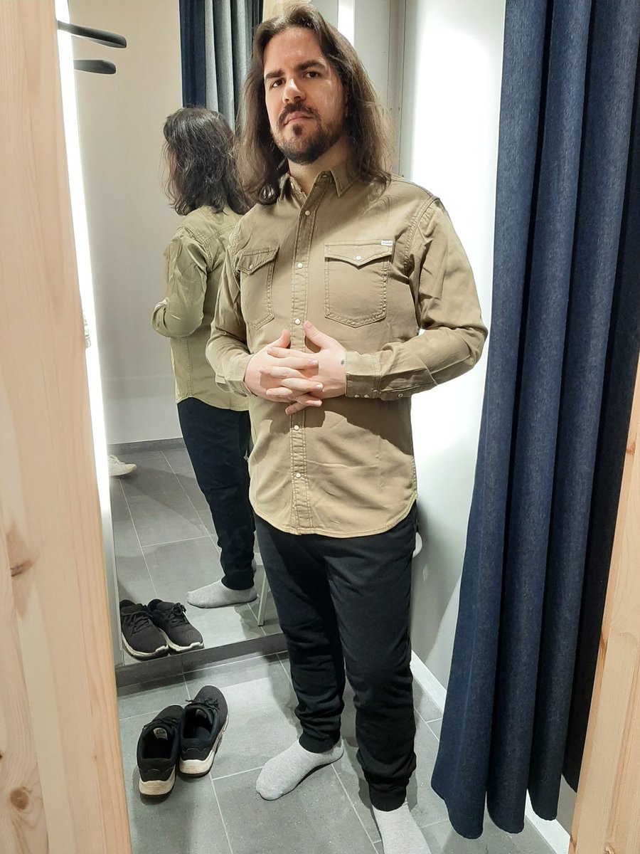 TheRemedyBlog's tweet image. Hoje festejei o meu 35° aniversário a experimentar roupa nova (emagrecer tem destas coisas), a constatar que o Dário é um otaku não assumido e que a minha gata gosta mais de Disney Lorcana do que eu. 

Foi um bom dia! 🎉