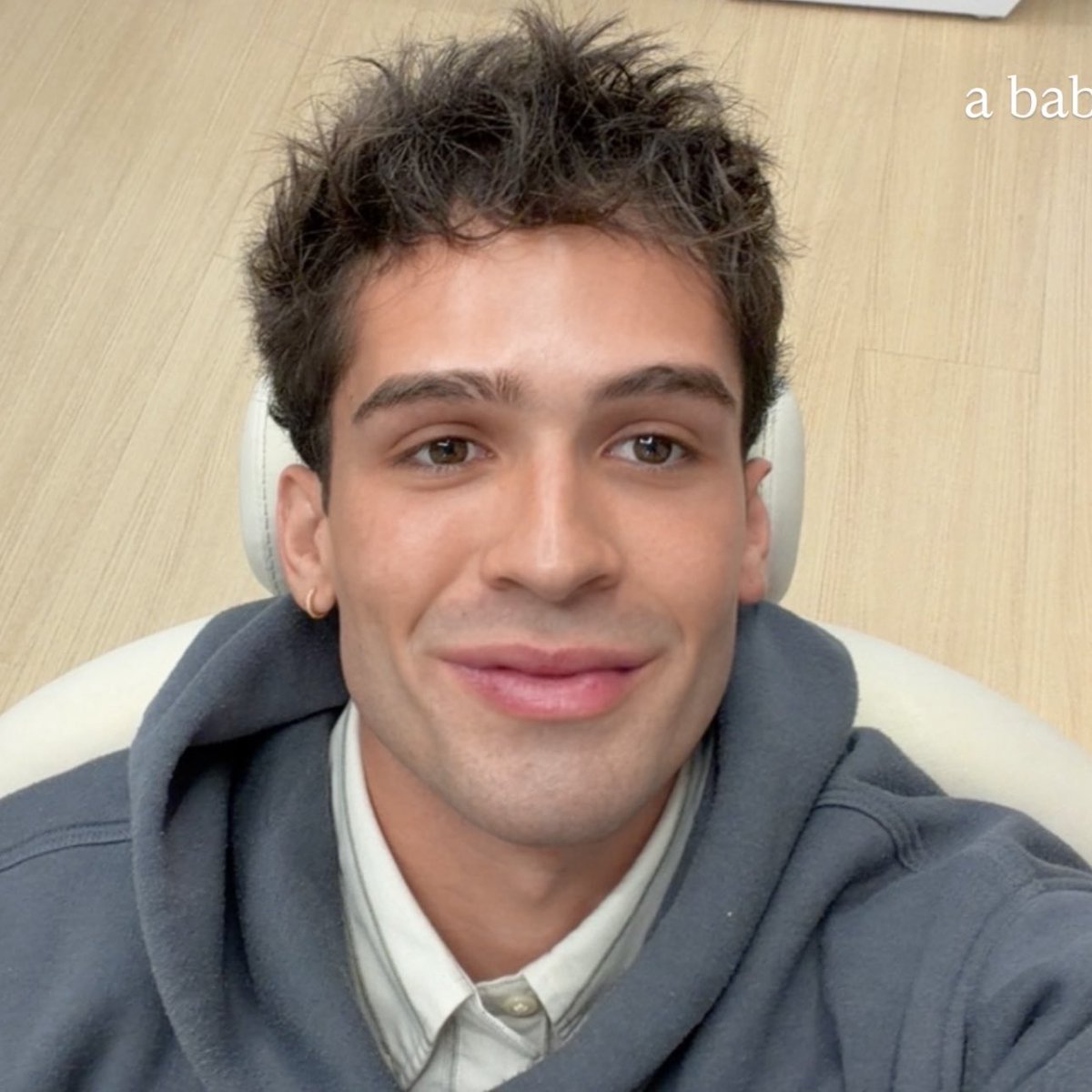 siteptbr's tweet image. João Guilherme debuta novo visual sem barba. Aprovado?
