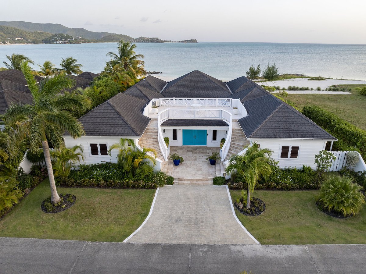 sothebysrealty's tweet image. Imagine waking up to the Caribbean at your doorstep and sipping coffee by an infinity pool in this 5,900 sq. ft. beachfront villa.

Extraordinary property of the day represented by Antigua and Barbuda Sotheby&apos;s International Realty. s.sir.com/3KLbUhe