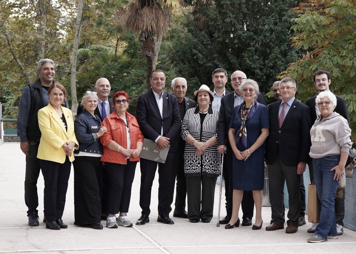 adalariyiparti2's tweet photo. 4. Olağan İlçe Kongremizi gerçekleştirdik☀️Kongrede, son yerel seçimlerde aday olmak amacıyla yönetimden ayrılan Ayşe G. Şakir, delegelerin oylarıyla yeniden İlçe Başkanı seçildi☀️Bir önceki dönem ilçe başkanlığı görevini yürüten Mehmet Gürhan Öztaşkın da yeni yönetimde☀️ https://t.co/Qv9gfK7N14