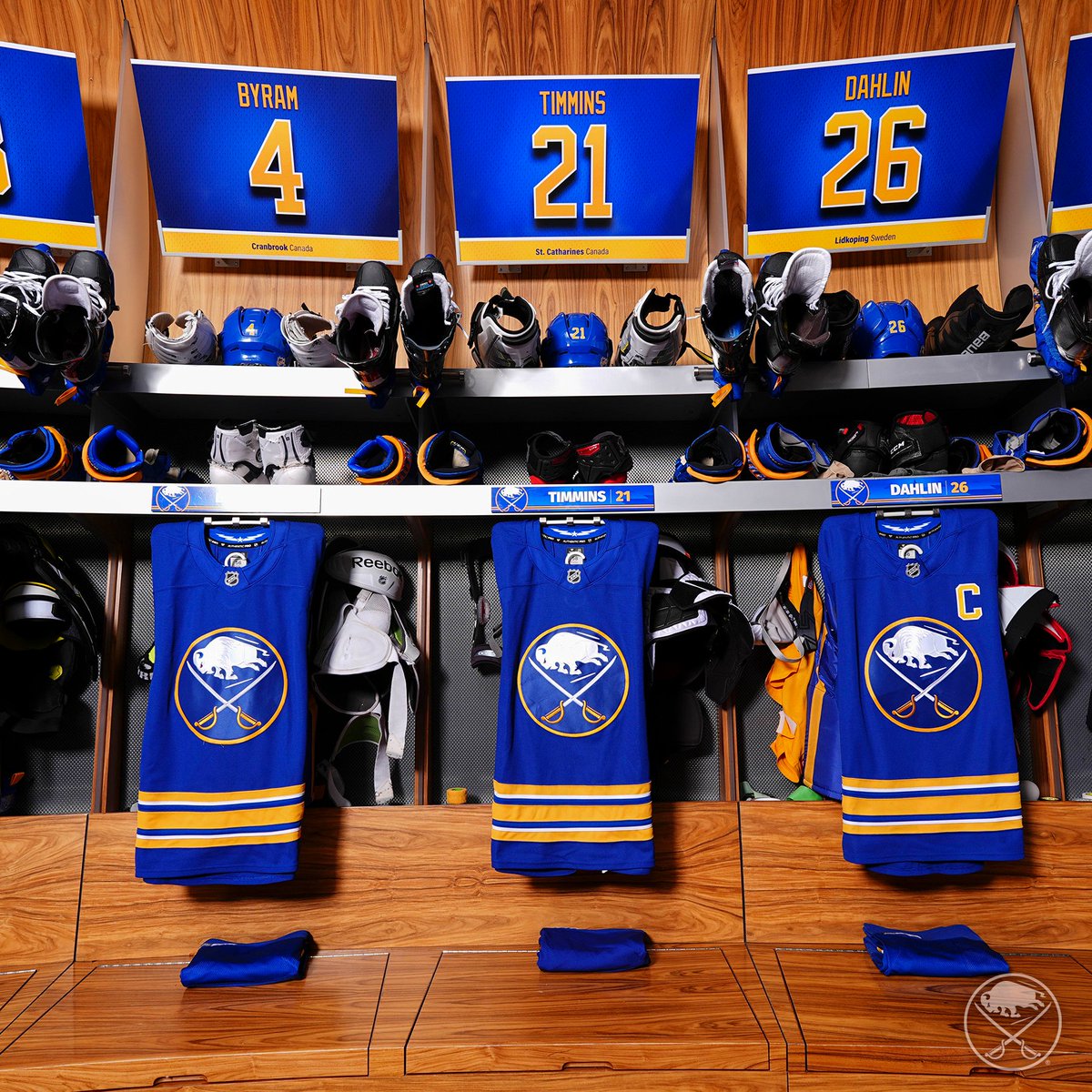 BuffaloSabres's tweet image. Scene is set. ⚔️

#LetsGoBuffalo | #sabrehood