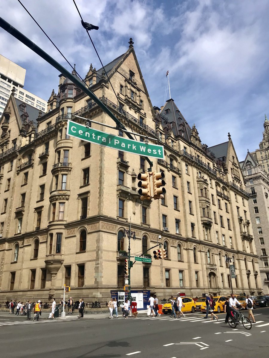 NYcheesy's tweet image. OTD in 1985
#StrawberryFields (located opposite the Dakota Building) was officially opened by #YokoOno on what would&apos;ve been #JohnLennon&apos;s 45th
Birthday.