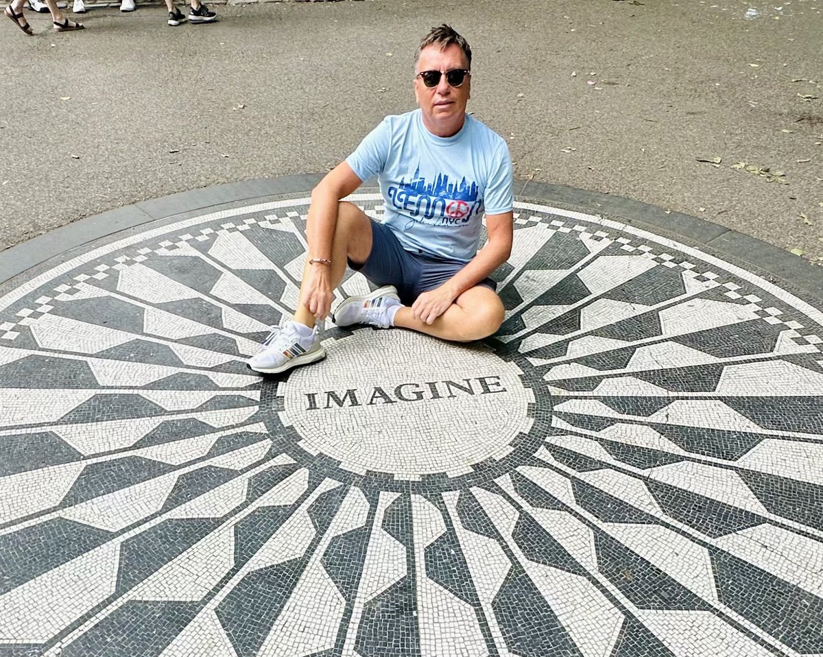NYcheesy's tweet image. OTD in 1985
#StrawberryFields (located opposite the Dakota Building) was officially opened by #YokoOno on what would&apos;ve been #JohnLennon&apos;s 45th
Birthday.