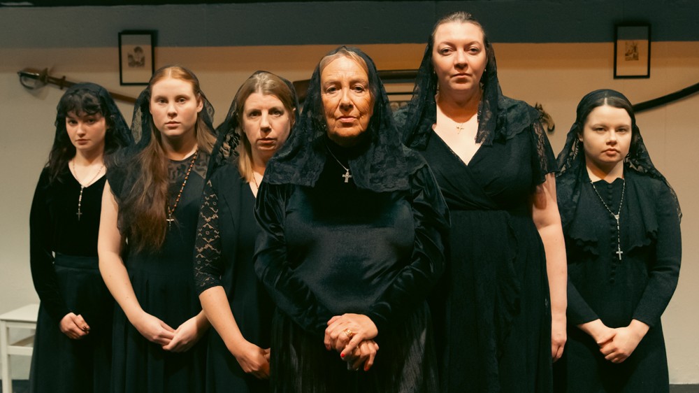 #Review: The House of Bernarda Alba at @SewellBarn Theatre til 18 Oct
"Much is unseen and unsaid in this all-female drama of death, morality, and politics, set in 1930s rural Spain."
cultivated.org.uk/reviews/2025/t…
#Norwich #Norfolk #drama