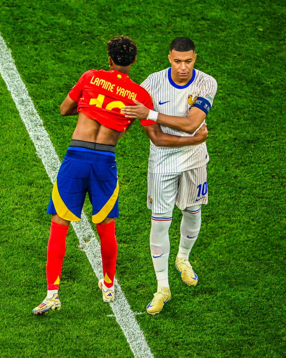 🚨🎙️| Mbappé: “Lamine? I think you can see that he has a passion for football and that’s the only thing he doesn’t have to lose, the passion for football. People talk a lot about his personal life and I think people have to leave him alone because he’s a great football player,