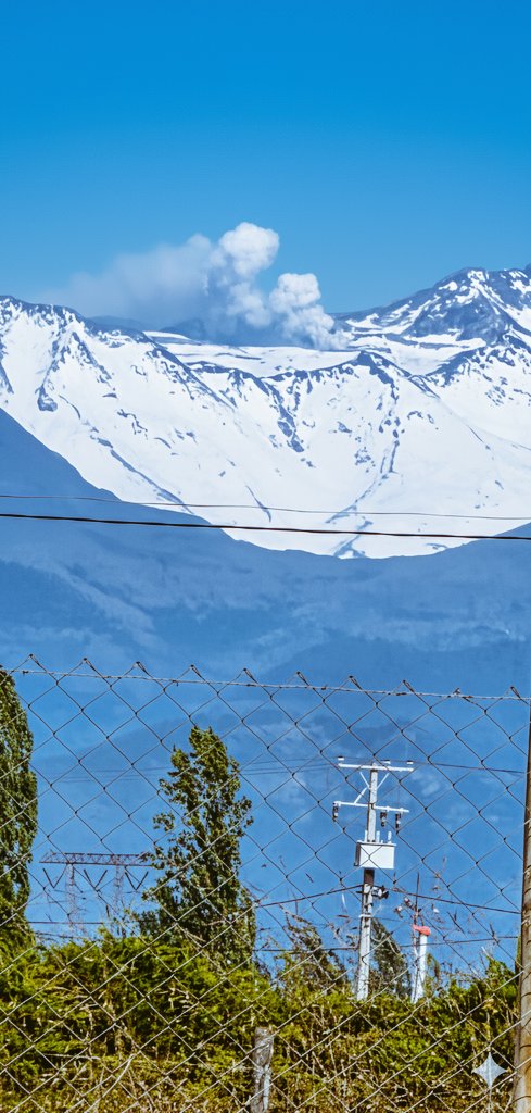 🌋 Volcán Peteroa #Romeral #Teno #Curico por la tarde volvió a dar otro pulso. En los últimos días ha estado muy activo <a href="/Senapred/">SENAPRED</a> <a href="/sernageomincl/">Sernageomin</a>