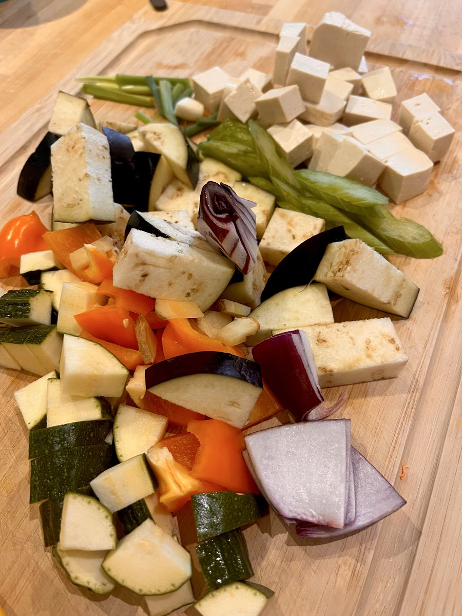 Veggies always look like a lot before cooking, but turns into nothing after 🤷🏻‍♀️