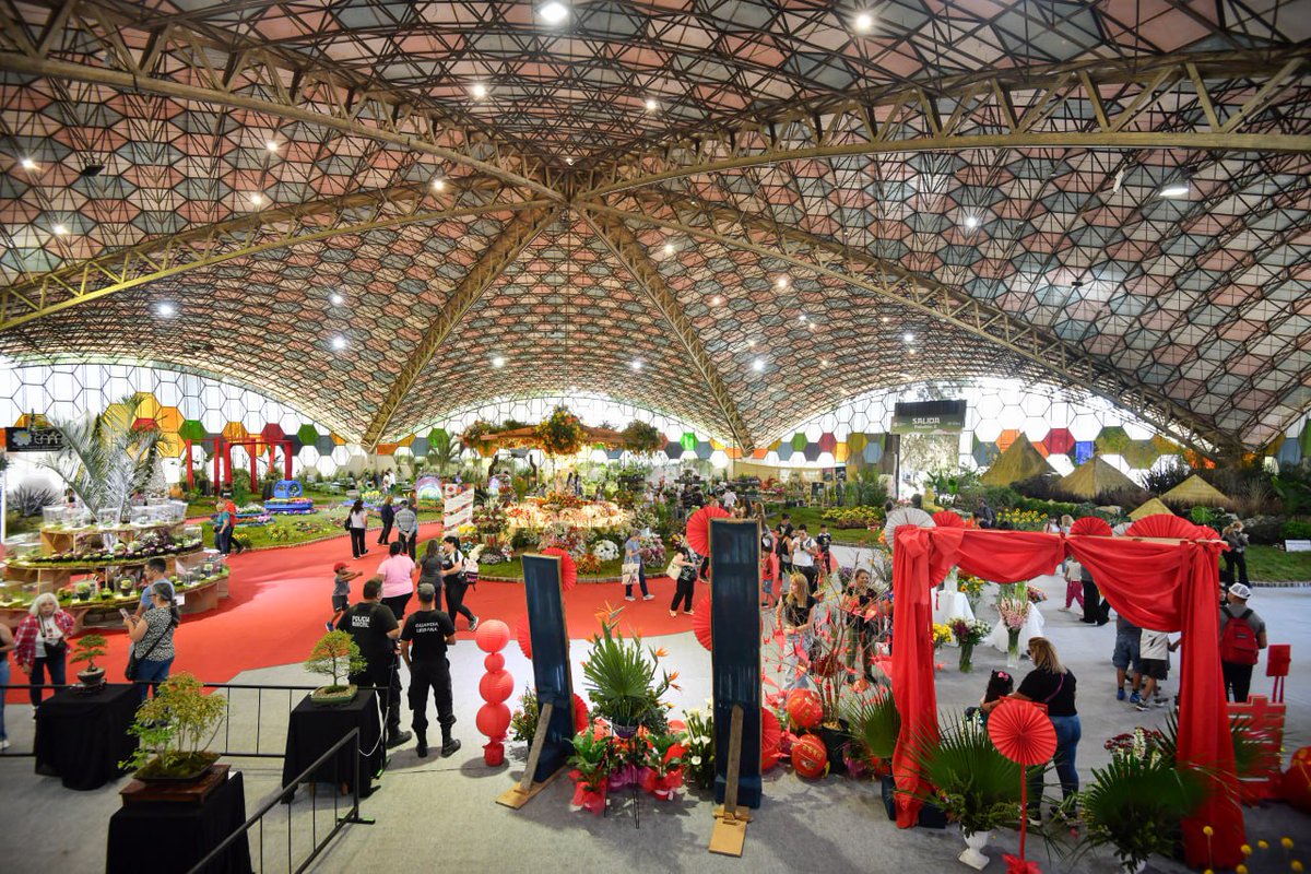 Hermosa tarde en #Escobar con festejo doble por su 66º aniversario y la Fiesta Nacional de la Flor 🌻

Siempre nos van a encontrar de este lado, apoyando las fiestas populares que son tan importantes para el turismo, el desarrollo y la identidad de nuestro pueblo.

¡Gracias a los