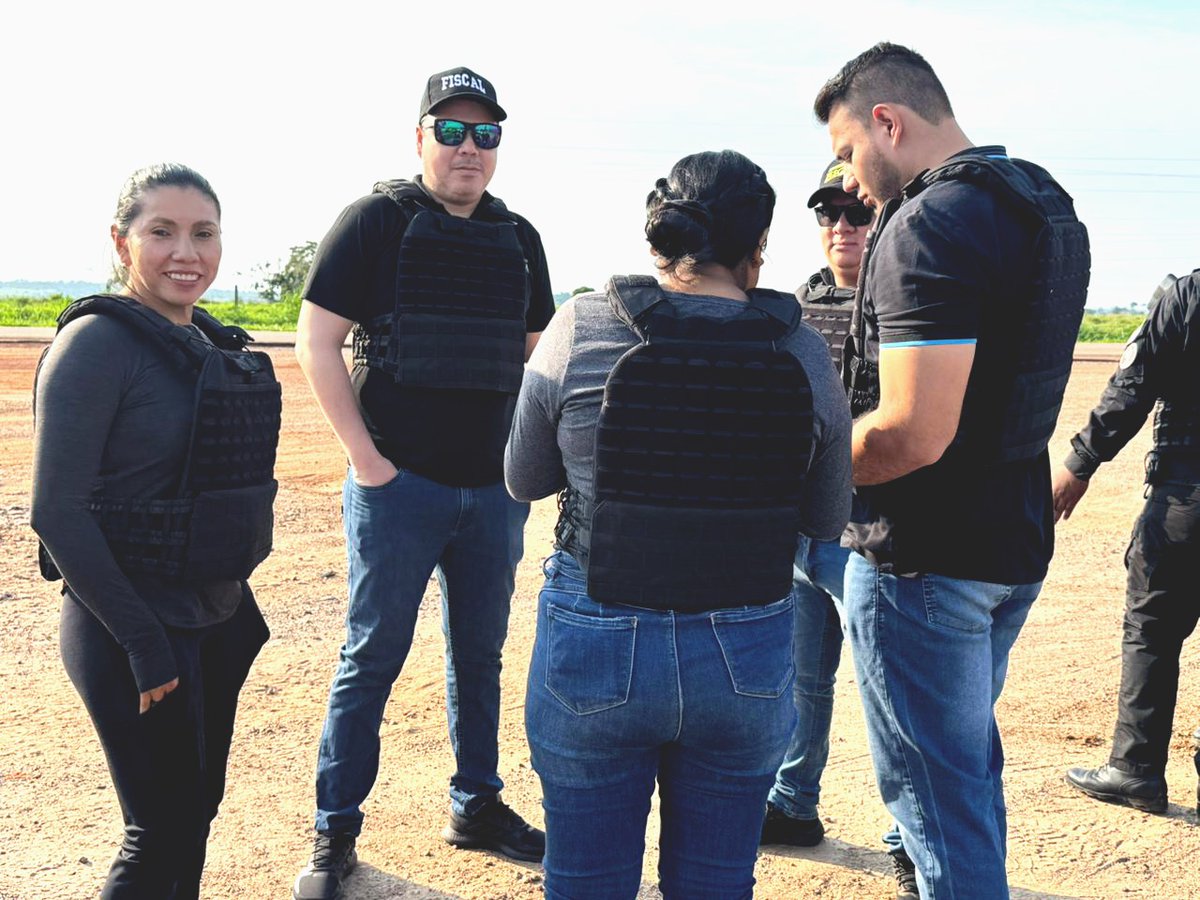 Personal de la Distrital Migración Pando participó en un operativo binacional Bolivia–Brasil en la comunidad Mapajo (Bella Flor), reforzando la seguridad fronteriza, el control migratorio y la lucha contra el crimen transnacional. 🤝🇧🇴🇧🇷
#UnidosEnElBicentenario