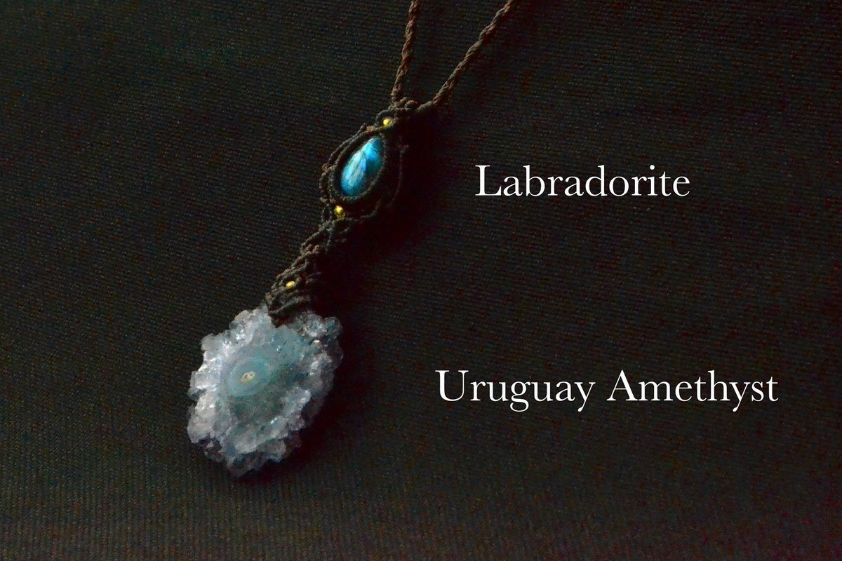 MacrameWala's tweet image. 今週末は、
『高知ミネラルマルシェ』と、
『山口ミネラルマルシェ』に出展させていただきます。
マクラメアクセサリー・ルース等並べて皆さまのお越しを心よりお待ちしております☺️

こちらの作品は、高知ミネラルマルシェにて展示販売致します