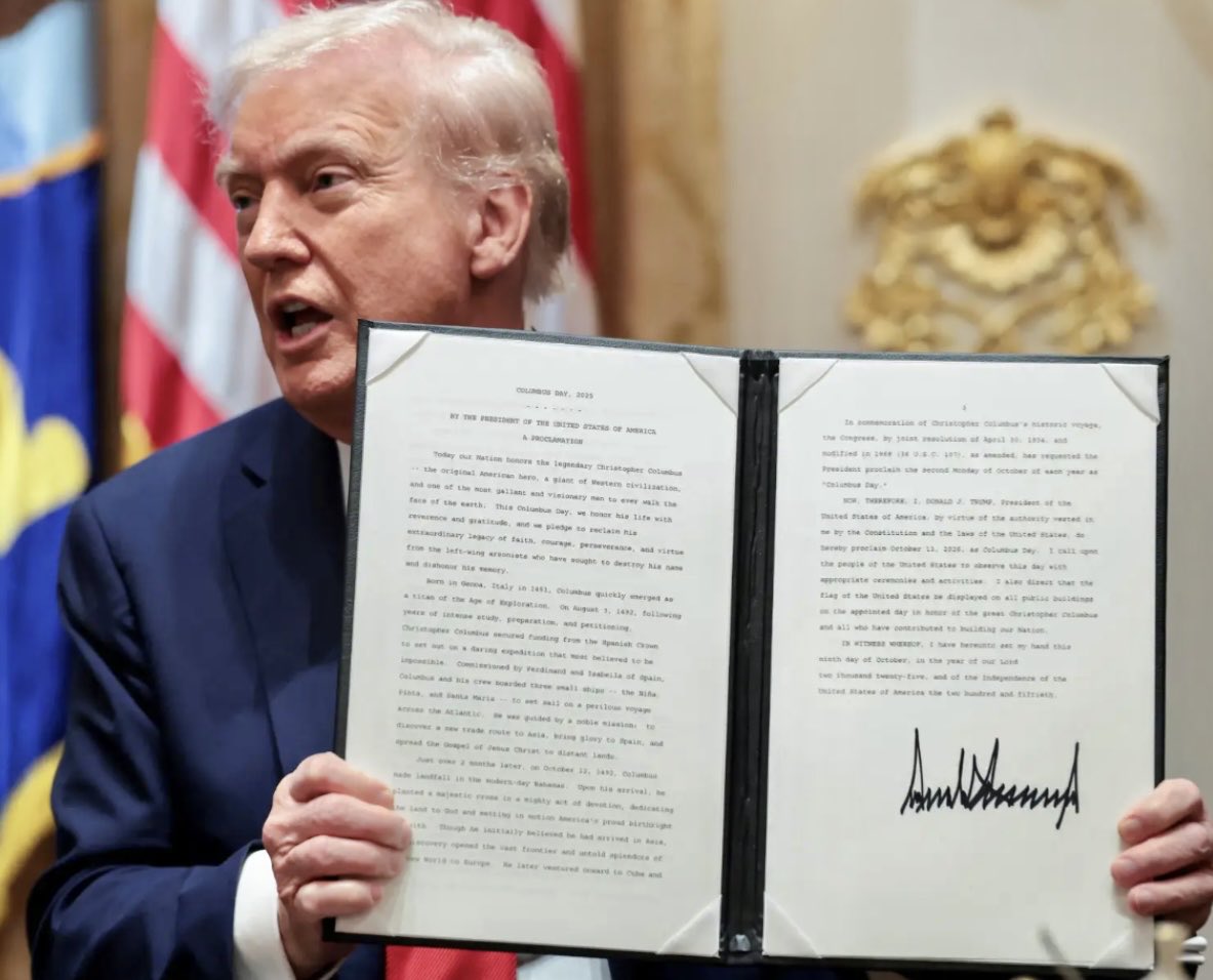 “…para dar gloria a España y llevar el Evangelio de Jesucristo a tierras lejanas”
Así define Donald Trump la gesta de Colón y de los Reyes Católicos, recupera el Columbus Day y le da una patada al Día de los Pueblos Indígenas que había instaurado su predecesor. 
Sin complejos.