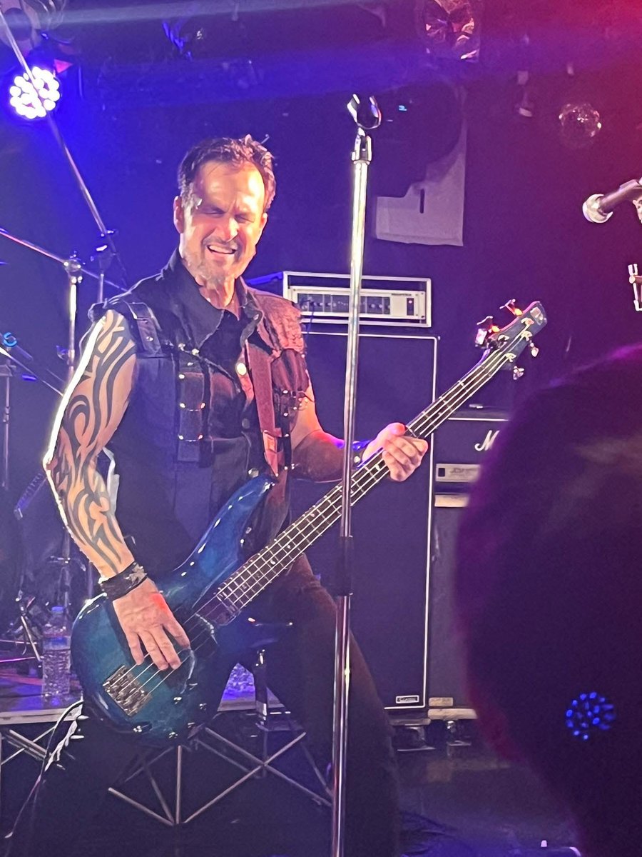 ko_imd's tweet photo. おはようございます
現地時間のきょう(10/9)はレザーウルフのベーシスト カート スコリッチさんの誕生日です💐
Happy birthday Kurt Skorich🎉🍾🎂💐
Thanks for Solid and Emotional Bass💪 ♬🍀🍀🍀
Kill The Hunted / Leatherwolf
https://t.co/LgU1su5k6c
#KurtSkorich
#Leatherwolf https://t.co/e36pEVRu2y