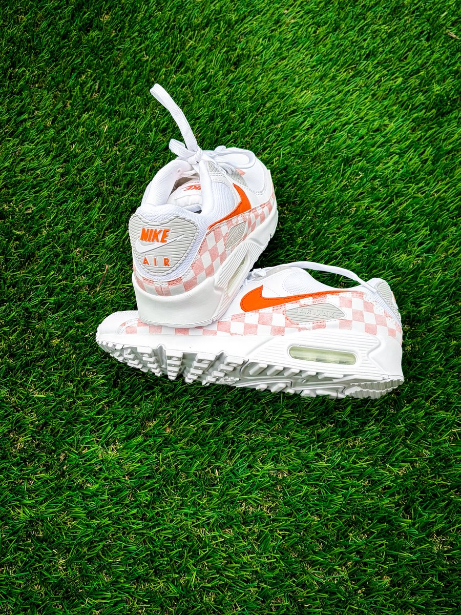 RaisingCustoms's tweet image. Gearing up for another Tennessee football Saturday! Can’t stop, won’t stop with the orange and white checkerboard! Go Vols! #gbo #vfl