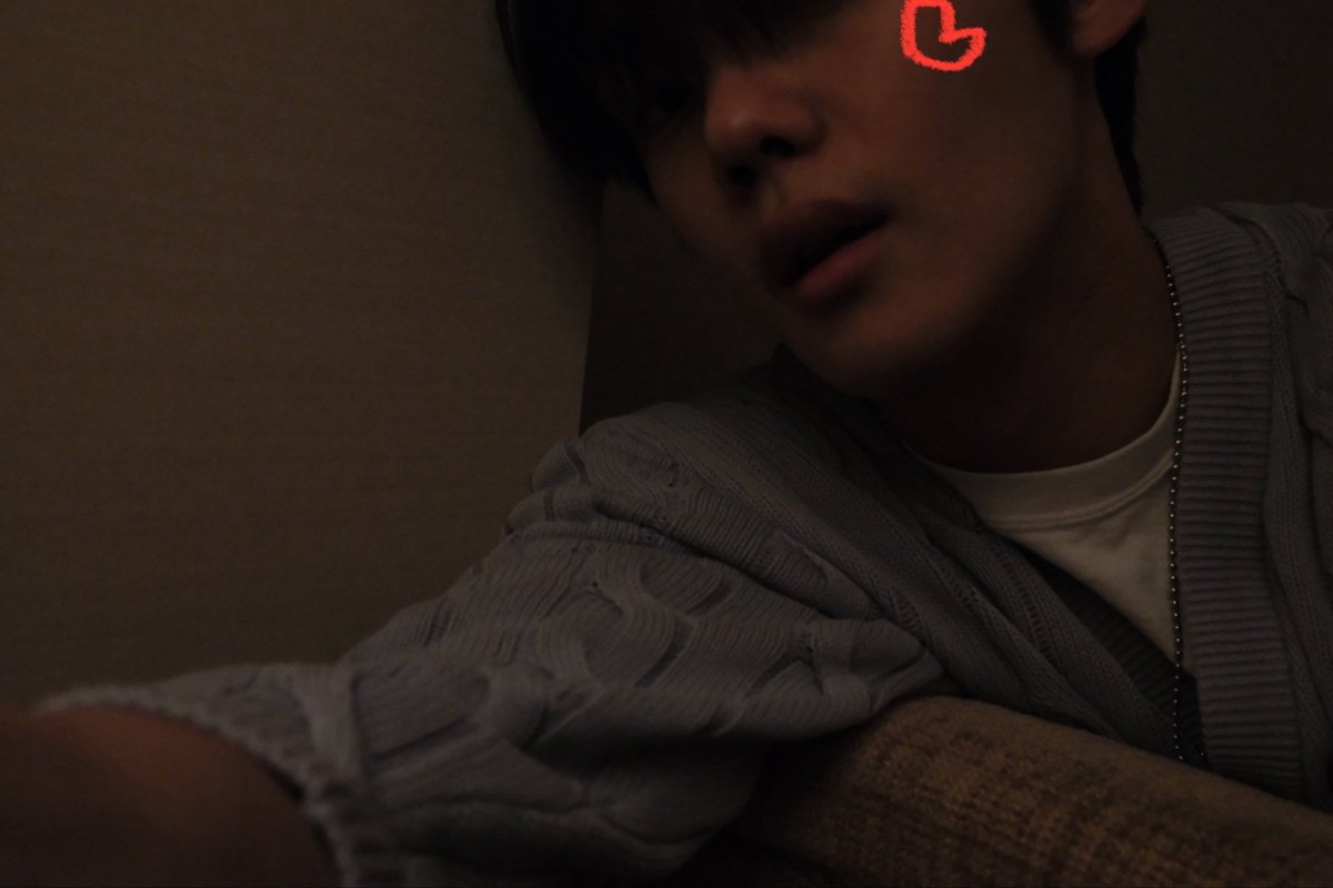 seokyq's tweet image. what is zb1 even about 😭😭