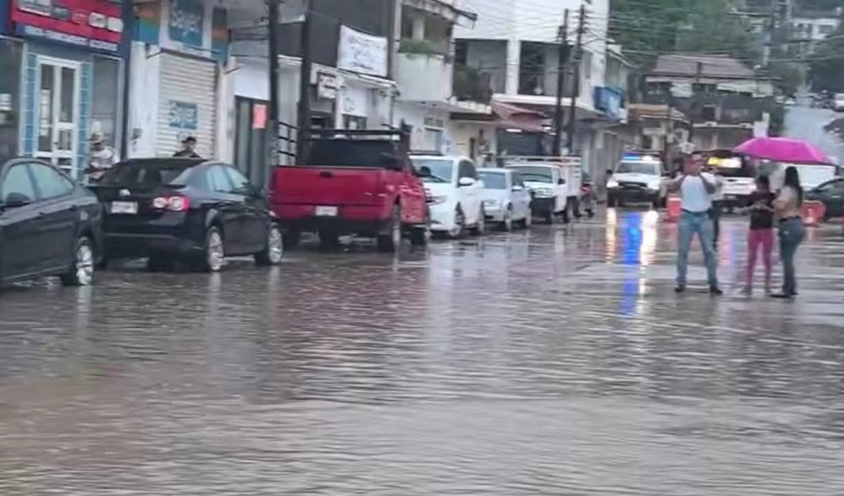 Reporteroszona's tweet photo. #SanLuisPotosí
🚧🚨⛈️Alerta en #Axtla de Terrazas y #Tamazunchale por desbordamiento de ríos 🚧🚨⛈️ https://t.co/xon1Eu1MZF