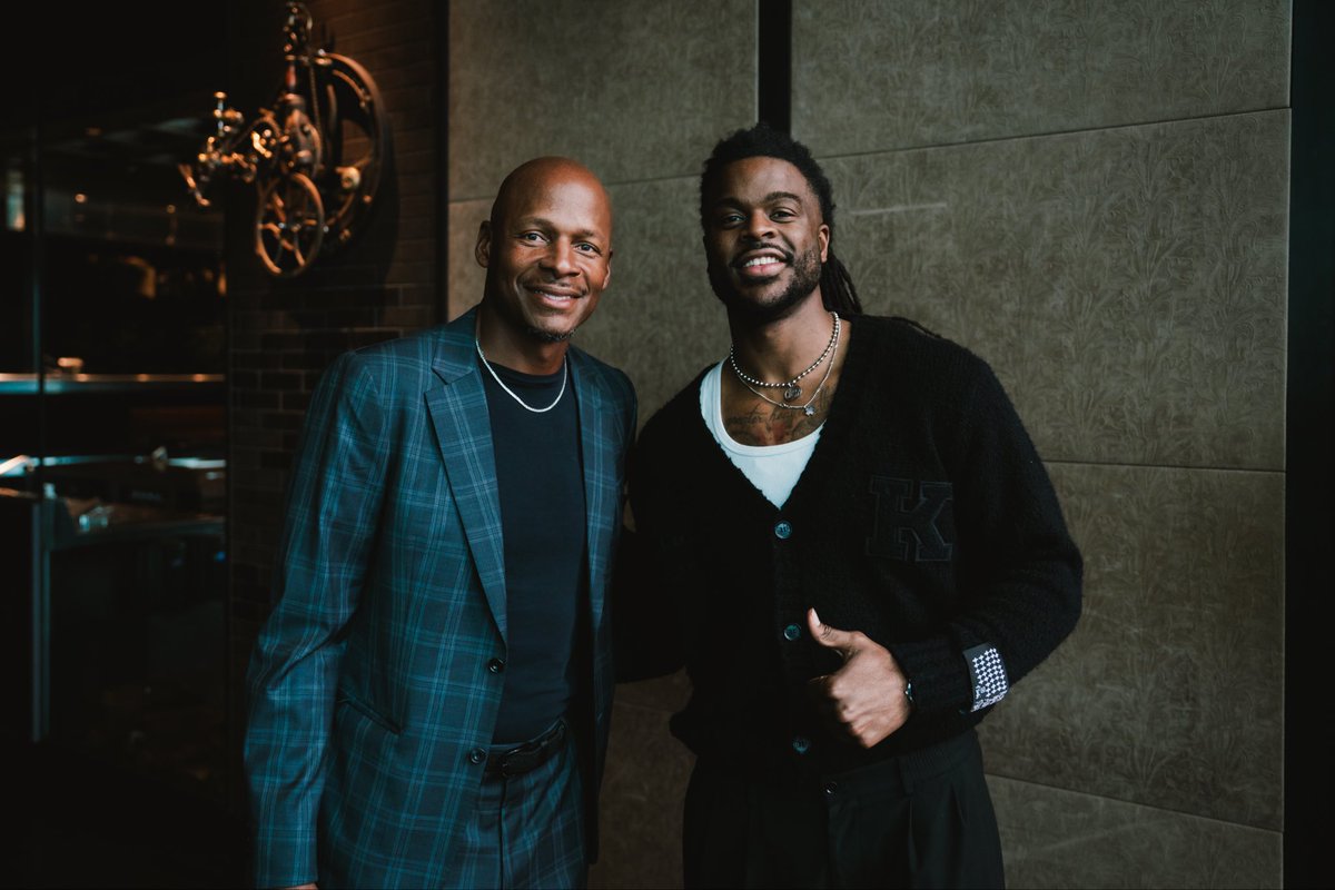 Andrew Robinson tweet media