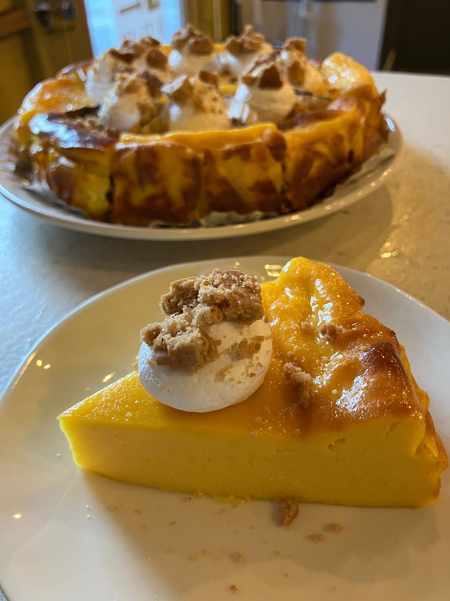 本日の日替わりスイーツは「かぼちゃチーズケーキ 370円」です⭐️  

本日も11時より開店いたします🍛 
皆様のご来店を心よりお待ちしております🙇‍♀️