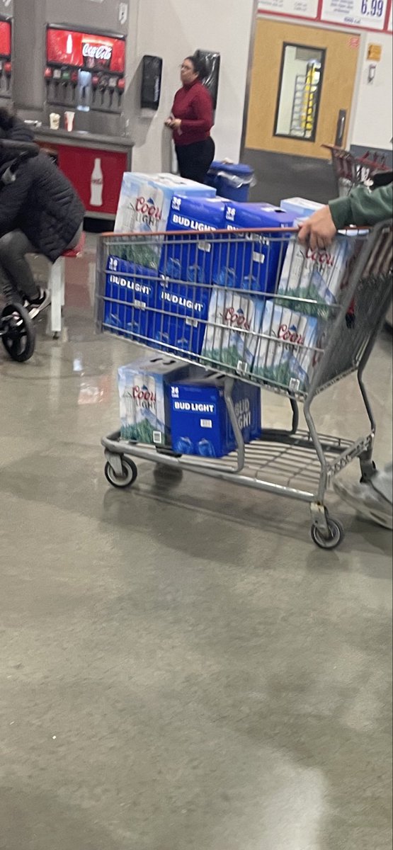 WestLoopTom tweet media