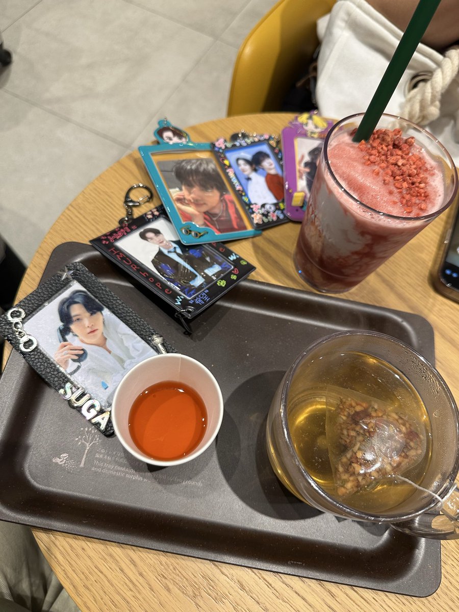 poppone_san's tweet photo. ゆきちぇ(@yukitje1)と名駅で待ち合わせ。紅茶専門のスタバ(都会はシャレとんしゃぁ)リクエストしてた世界の山ちゃんでアミ会。ちぃちゃんも予定合わせて(@margari06856089)来てくれてありがとう！終電ギリギリまで話は尽きないのはいつものこと笑

 #姐さん名古屋に行く https://t.co/o2yYVEYLZL