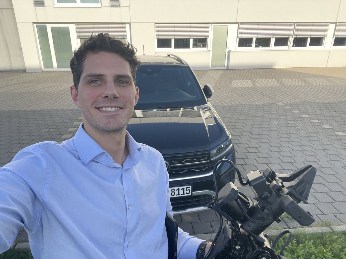 DominiqueCAPaul's tweet image. Sales September Day 36 (Final Day)
Today I visited a company producing lighting systems for buildings. We’d first connected two weeks ago through a cold email, which led to this site visit.
For larger batches, they already use a custom-built machine that handles long light…