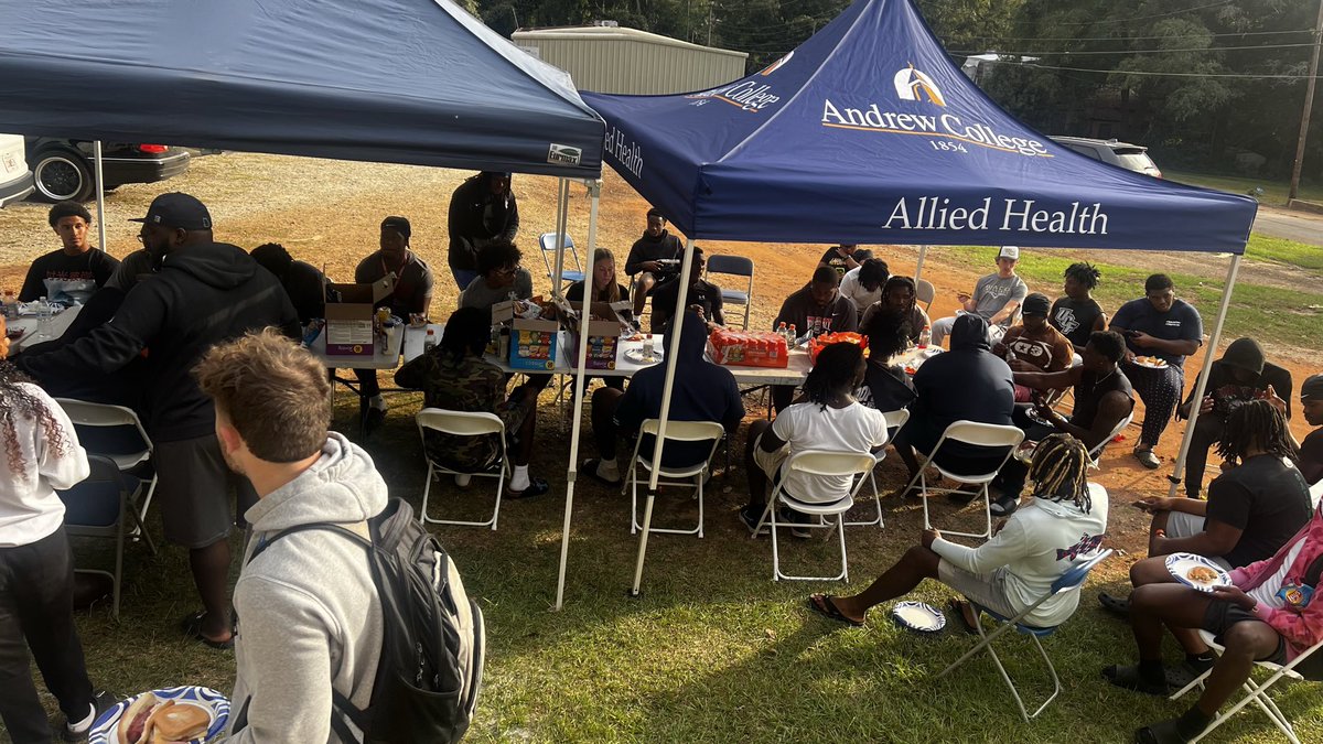 TigersAndrew's tweet image. It’s always a great day to be an Andrew College Fighting Tiger! 🐅
Football and Flag Football came together today for good BBQ, laughs, and family time. 💪🏽 #TigerStrong #FamilyOverEverything @FlagAndrew70725 @TigersAndrew @Dr_NickGarrett @Dcanes40Lucas