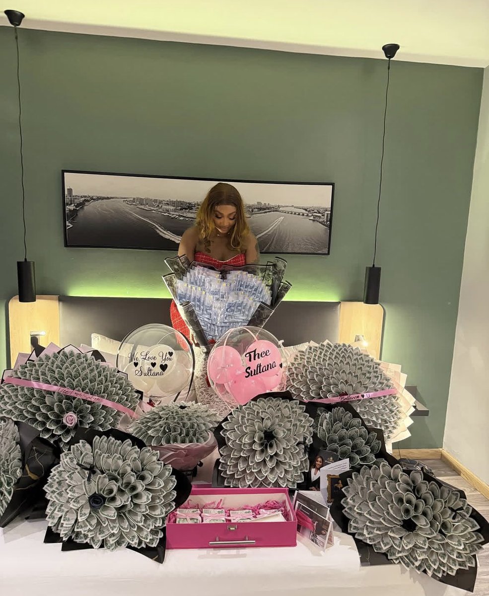 sita_iam_hag's tweet photo. Sultans in just a Day
💰 
💰
💰
💰
💰
💰
Bed top is full
Sultana Farida 
#bbnaija https://t.co/nyLeDnIo0j