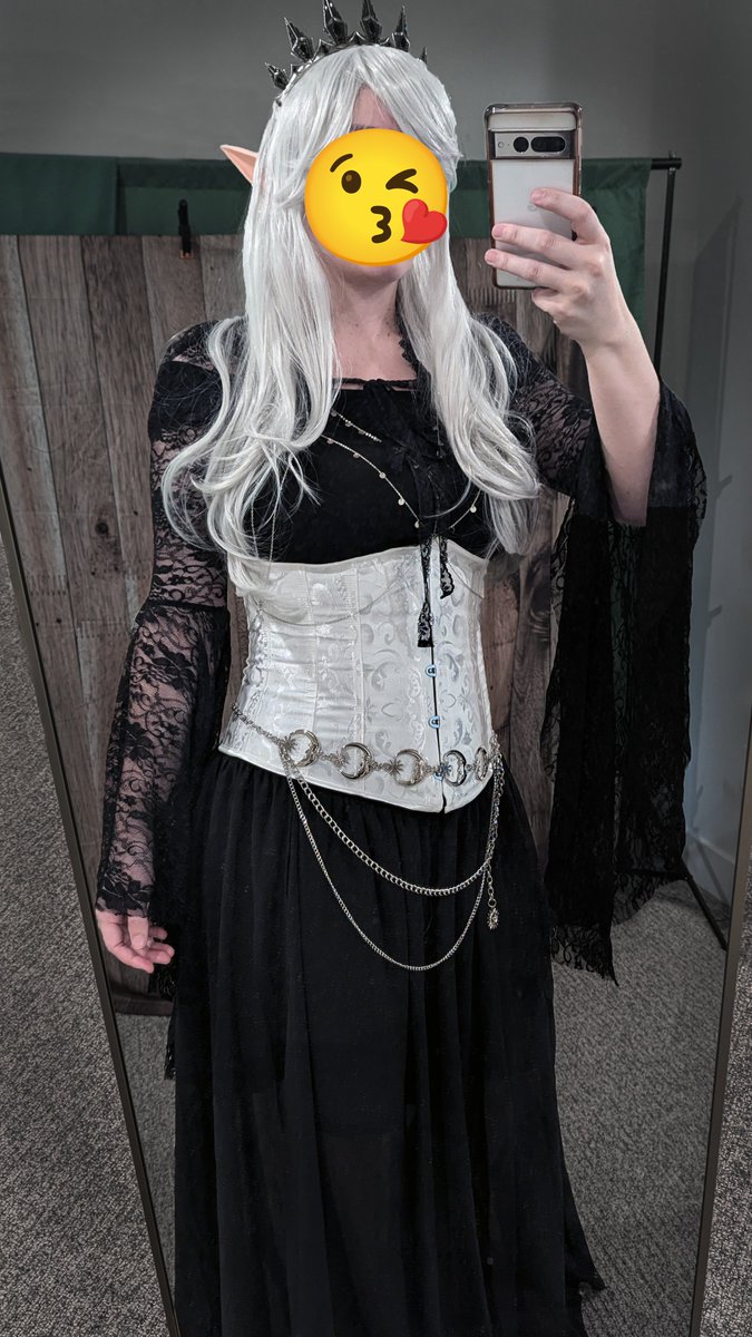 SafeforTableTop's tweet photo. My DnD character from an Icewind Dale campaign! Went with a black-and-white, starry theme for that Twilight Cleric vibe.. ✨🖤
#dndcosplay #twilightcleric #icewinddale #drow #dndcharacter #cosplaybuild https://t.co/qdvcmmfP8Q