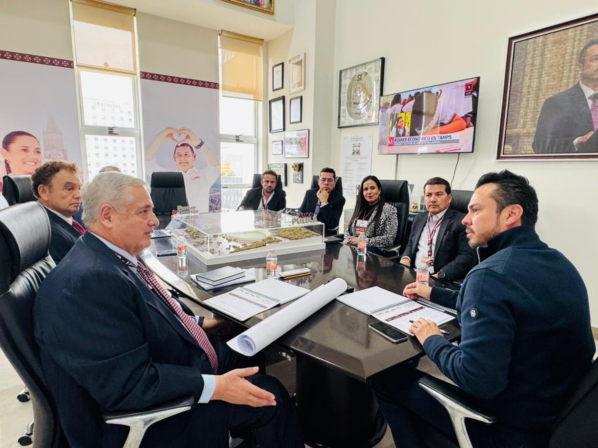 En #Puebla reafirmamos nuestro compromiso con el bienestar de las y los trabajadores. 🫱🏼‍🫲🏽

Sostuvimos una reunión con <a href="/lgodina/">Luis Godina</a>  titular del <a href="/ISSSTEP_Puebla/">ISSSTEP</a> y su equipo, con el objetivo de fortalecer los servicios médicos de calidad y un sistema de pensiones justo y sostenible.