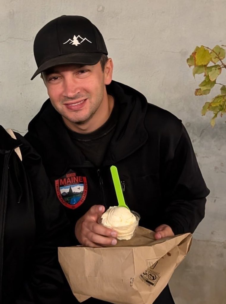 sokeepned's tweet image. le gusta el helado de vainilla 🥲