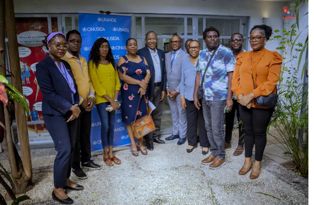 OnusidaHaiti's tweet photo. Rencontre avec le #Forum de la société civile, la stratégie  @OnusidaHaiti reste claire et percutante avec 4 piliers essentiels pour accélérer la riposte au VIH :1-#Prévention
2-#Lutte contre la stigmatisation 3-#Données_Durabilité 4-#Équipe_UNHaiti contre le VIH et atteinte ODD https://t.co/nJWMI3mUoL