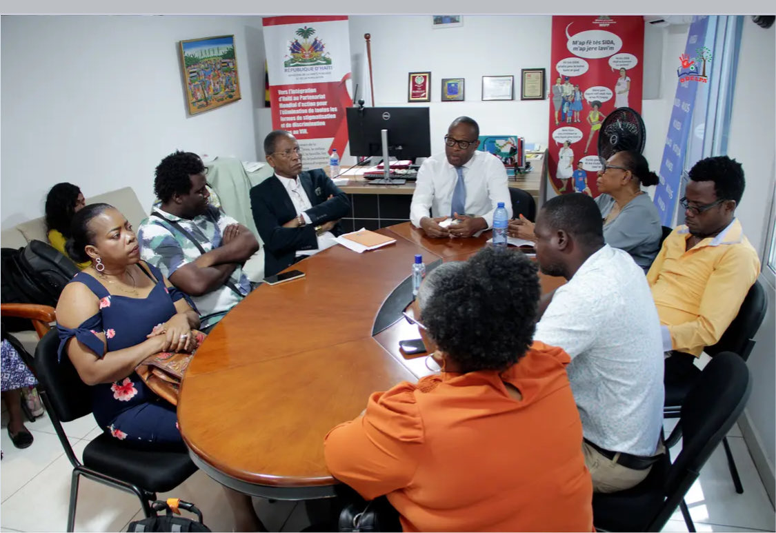 OnusidaHaiti's tweet photo. Rencontre avec le #Forum de la société civile, la stratégie  @OnusidaHaiti reste claire et percutante avec 4 piliers essentiels pour accélérer la riposte au VIH :1-#Prévention
2-#Lutte contre la stigmatisation 3-#Données_Durabilité 4-#Équipe_UNHaiti contre le VIH et atteinte ODD https://t.co/nJWMI3mUoL